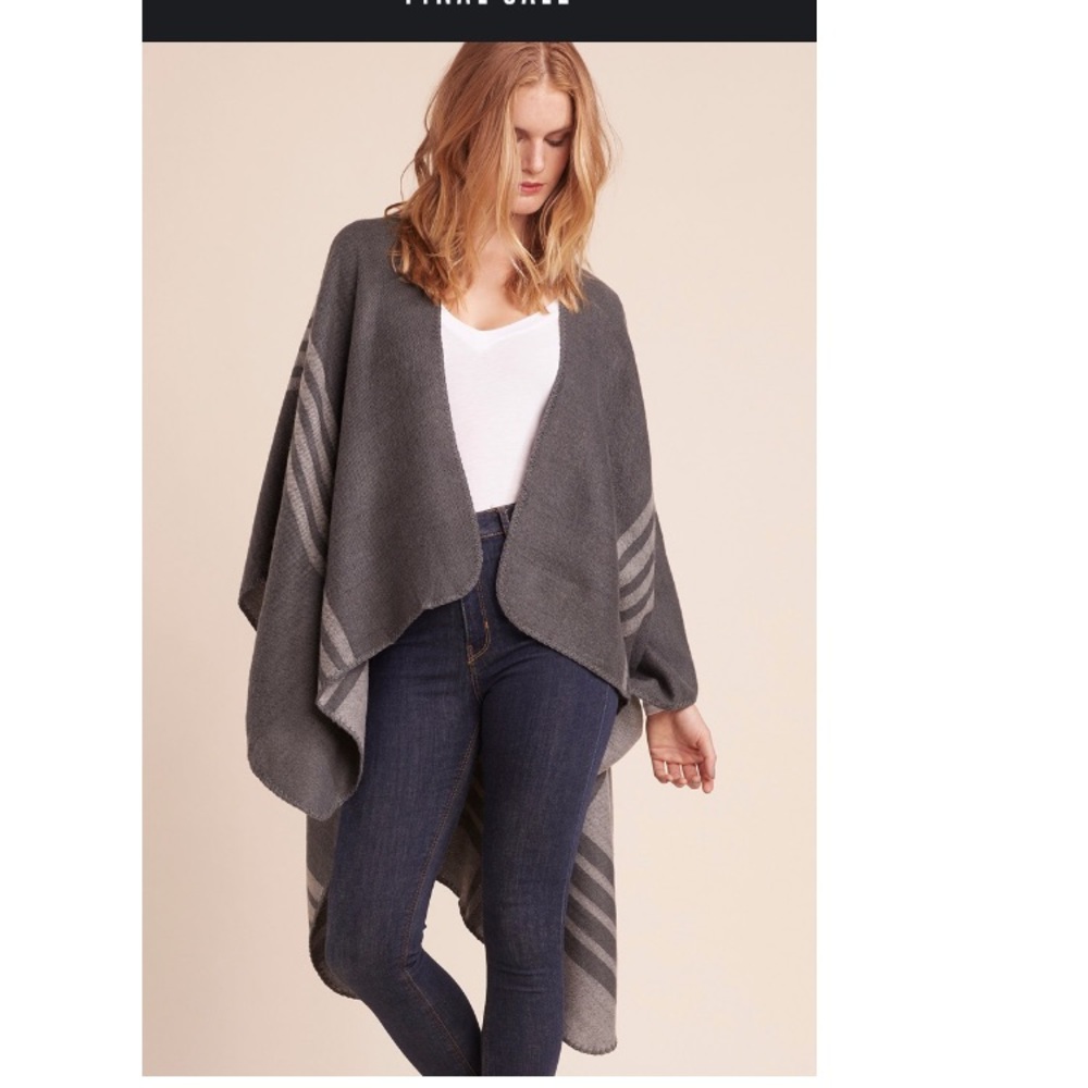 BB DAKOTA X FAB FIT FUN PONCHO